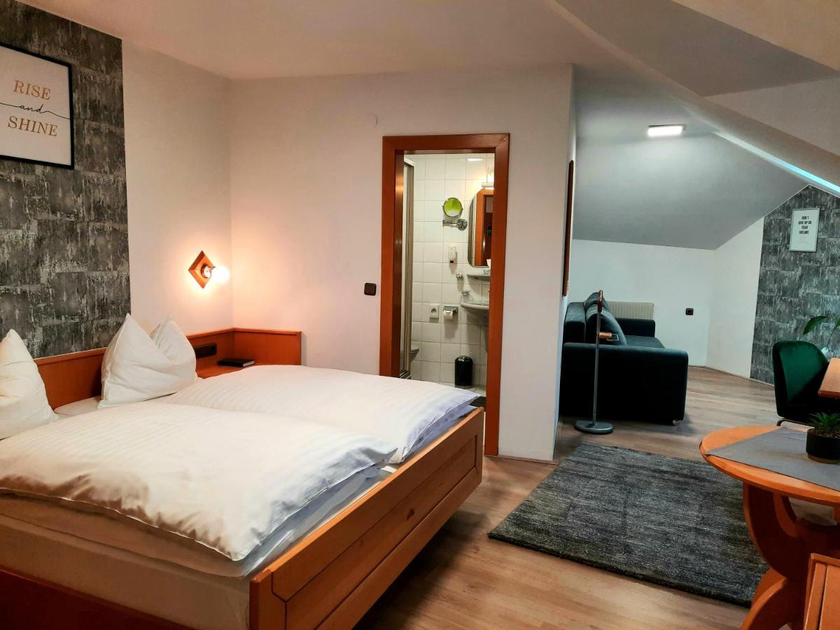 Hotel Zum Goldenen Hirschen 프레이스타드트 외부 사진
