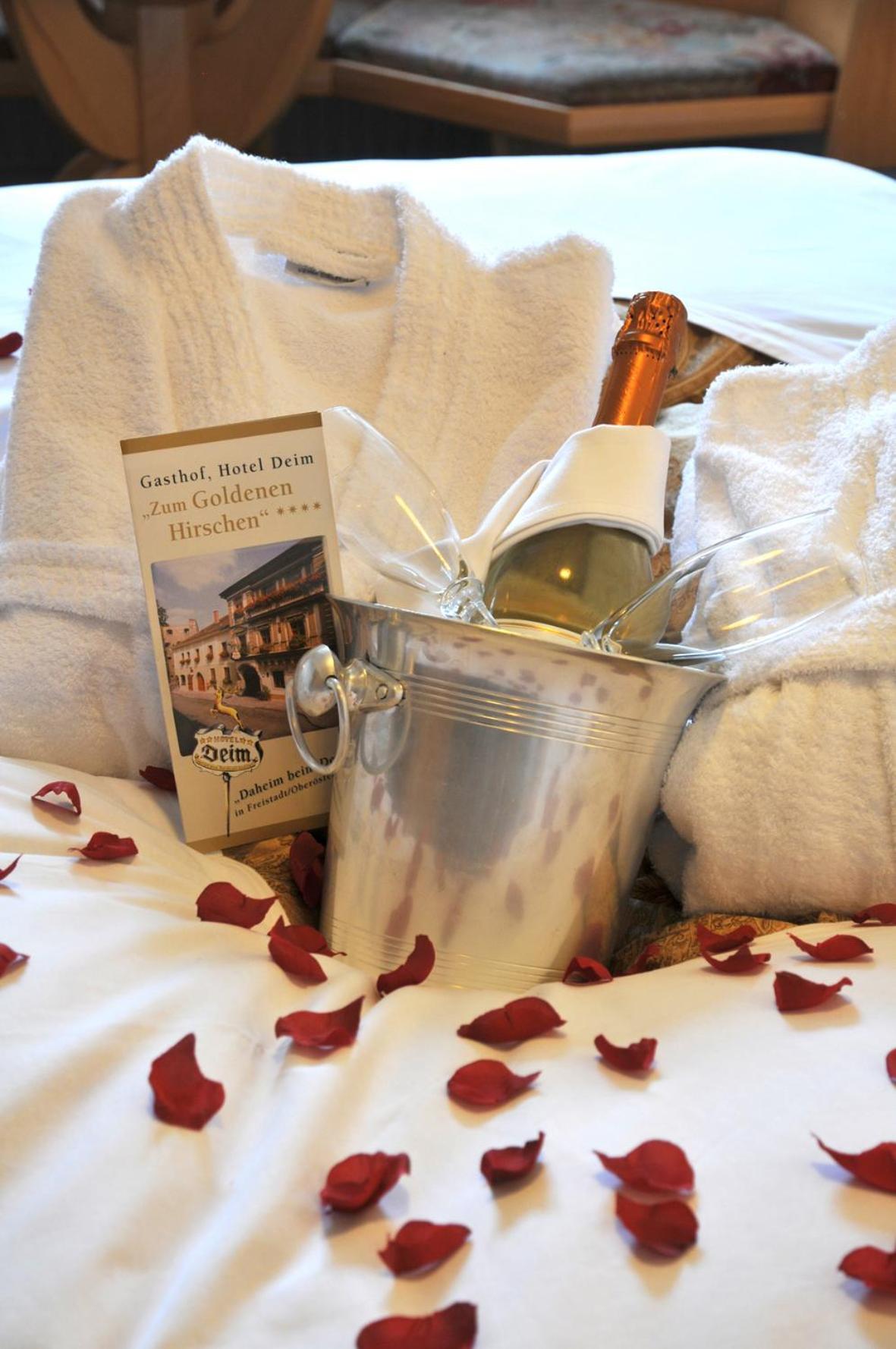 Hotel Zum Goldenen Hirschen 프레이스타드트 외부 사진