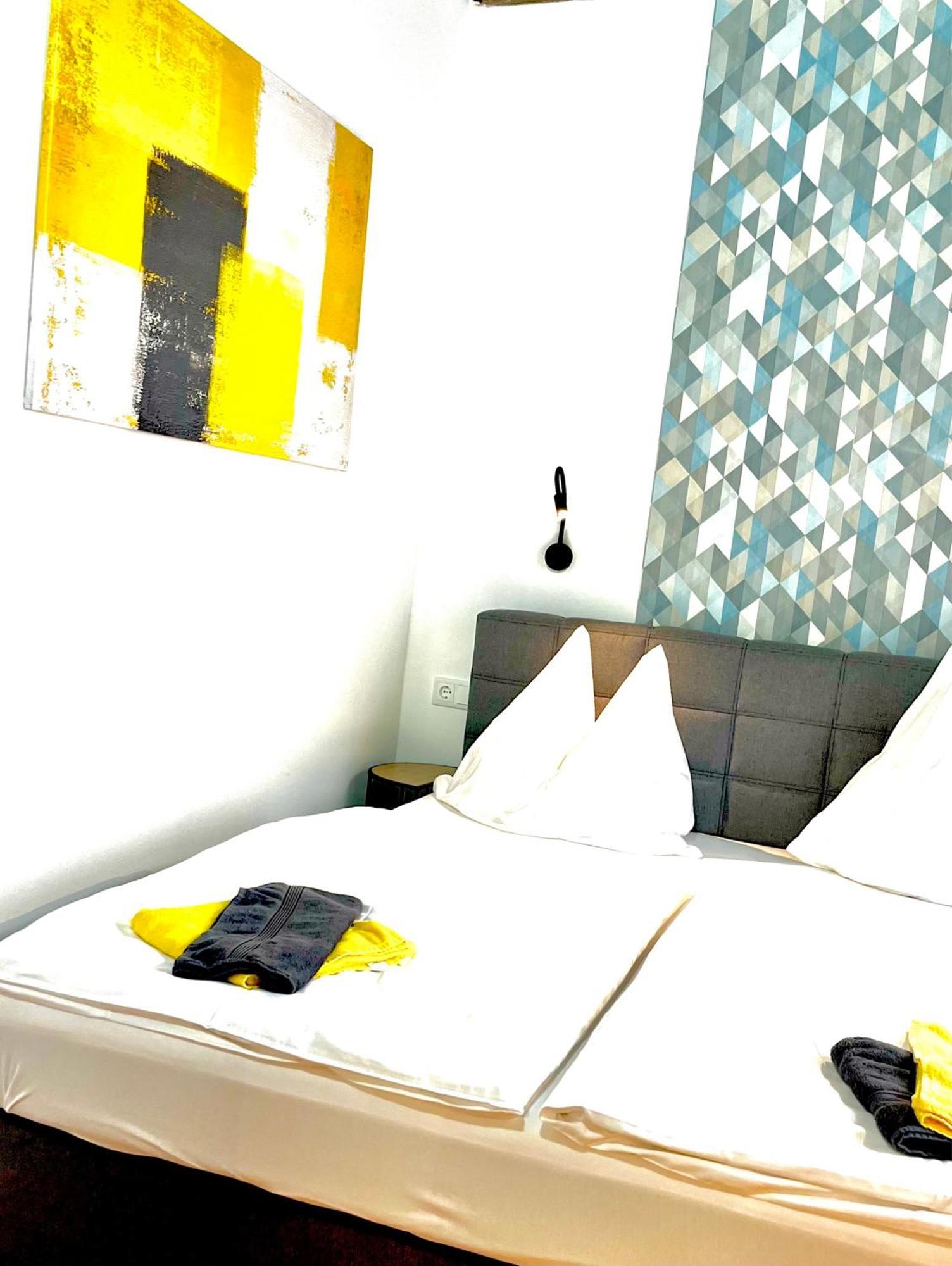 Hotel Zum Goldenen Hirschen 프레이스타드트 외부 사진