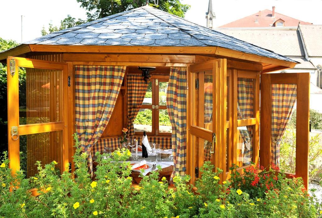 Hotel Zum Goldenen Hirschen 프레이스타드트 외부 사진