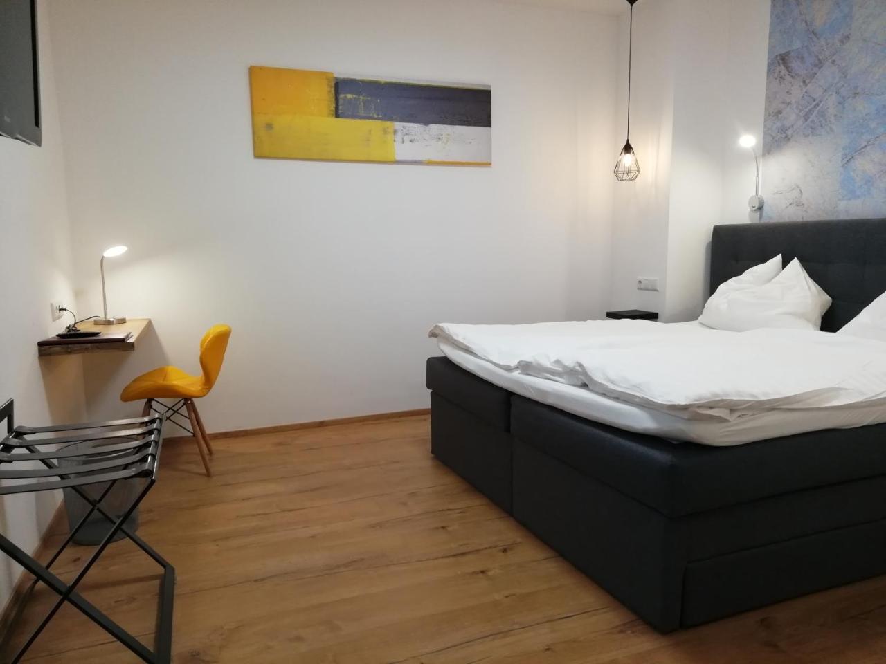 Hotel Zum Goldenen Hirschen 프레이스타드트 외부 사진